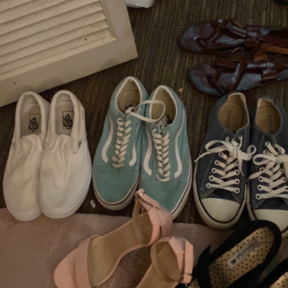 Multiple size 10-10.5 shoes - Picture 3 of 4